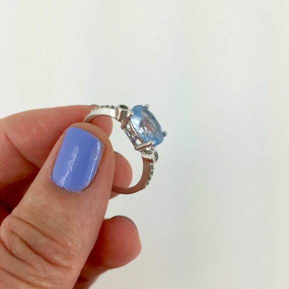 VINTAGE . 2 CARAT SKY BLUE TOPAZ RING . 925 . NVC - Picture 2 of 8